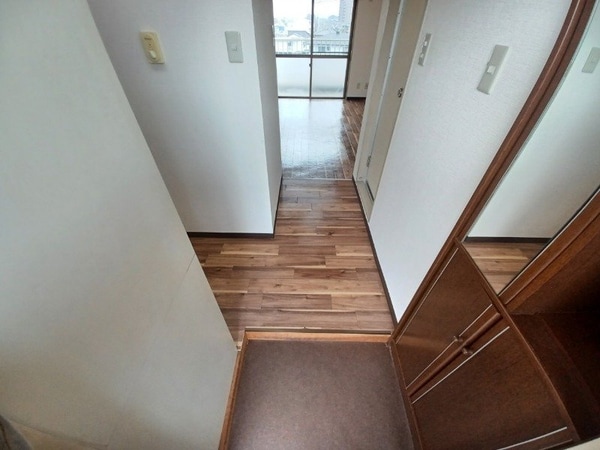 玄関(同物件別室写真)