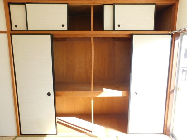 収納(別部屋反転参考写真)