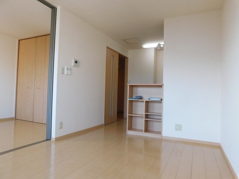 物件内観写真8　(同物件別室の写真です)