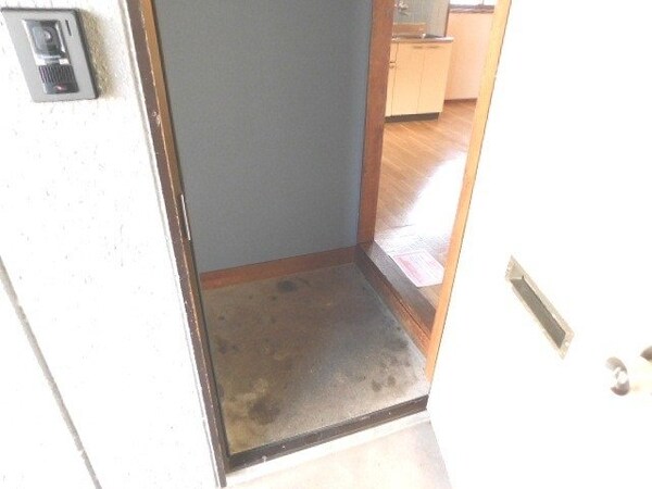 玄関(同物件別室写真)