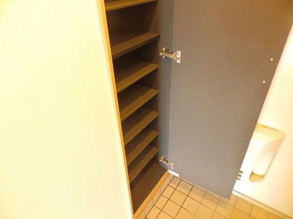 玄関(同型参考写真)