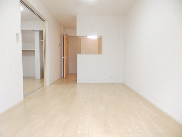 居室・リビング(同タイプ部屋写真です。)