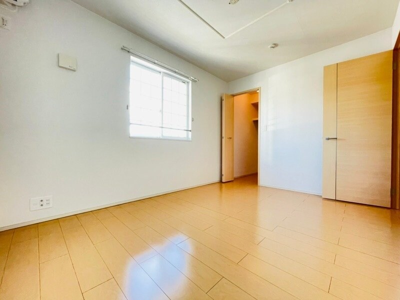 物件内観写真9　(同型反転タイプ画像)