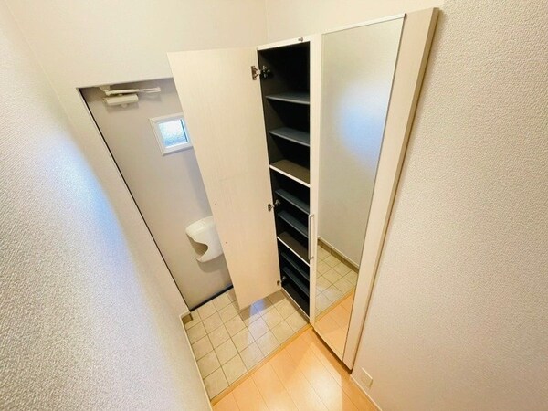 玄関(同型反転タイプ画像)