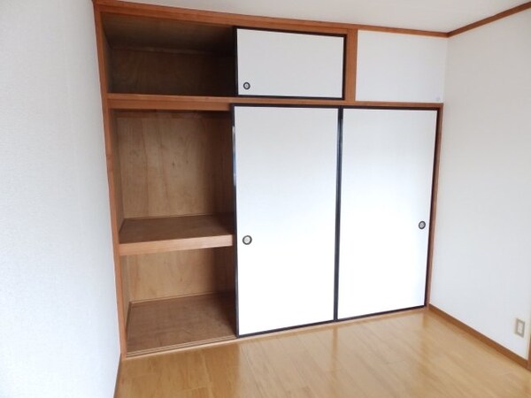 収納(同物件別室写真)