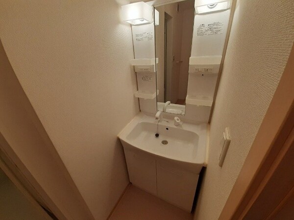 洗面所(同型参考写真)