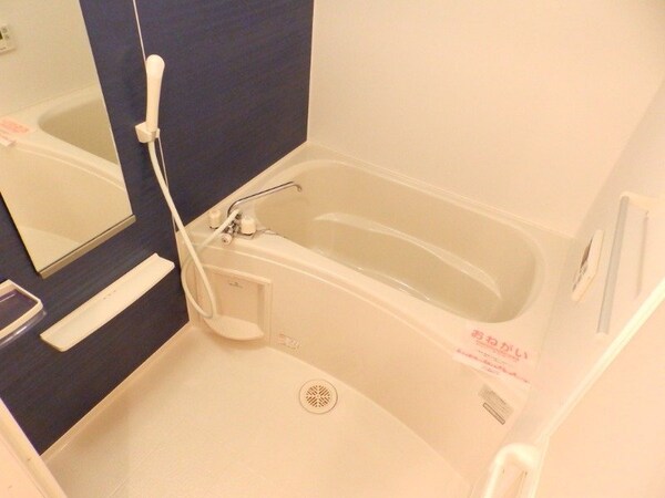 バス／シャワールーム等(同型参考写真)