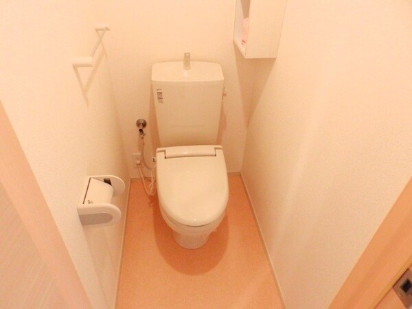 トイレ(同型参考写真)