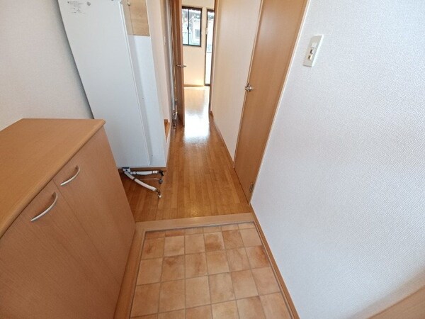 玄関(別部屋反転画像参考)