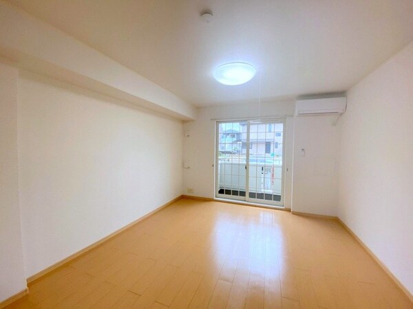 居室・リビング(同タイプ部屋写真です。)