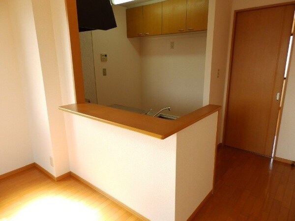 キッチン(同物件別部屋参考写真です。)