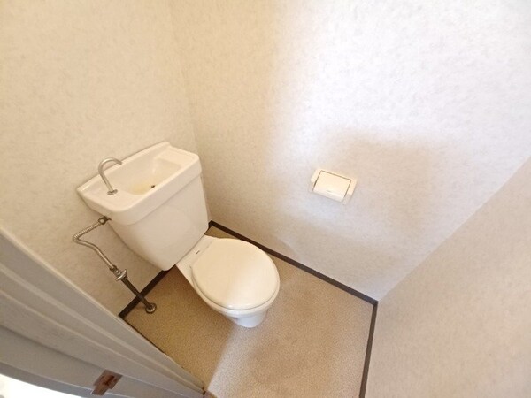 トイレ(同物件別部屋写真)