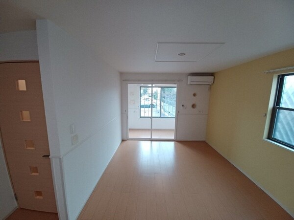 居室・リビング(反転タイプ参考写真)