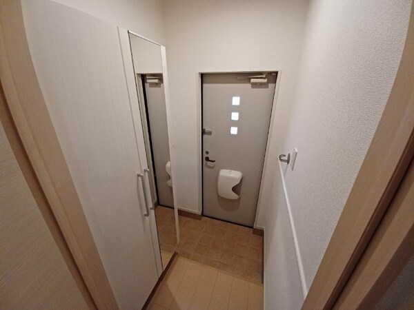 玄関(反転タイプ参考写真)