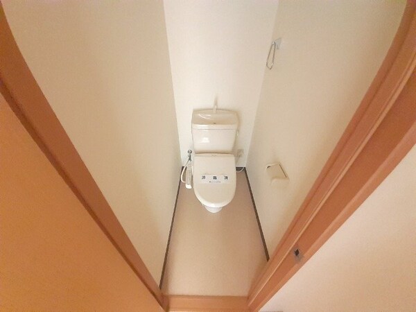 トイレ(同型反転参考写真)