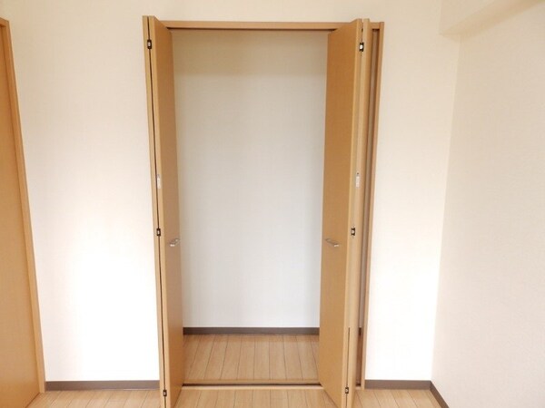 収納(同型反転参考写真)