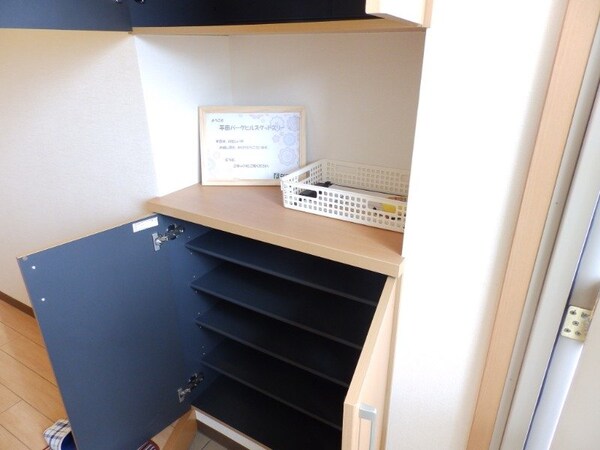 玄関(同型反転参考写真)