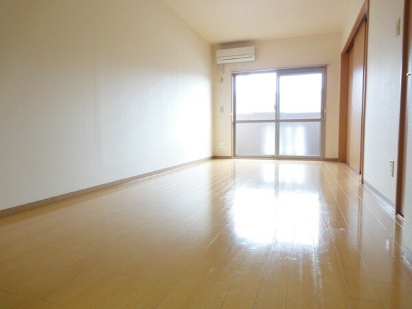 居室・リビング(同物件別部屋参考写真)