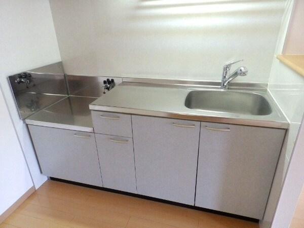 キッチン(同物件別部屋参考写真)