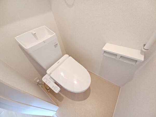 トイレ(同型参考写真)