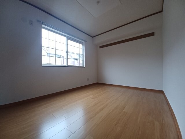 物件内観写真11　(同型、反転タイプの部屋写真です。)