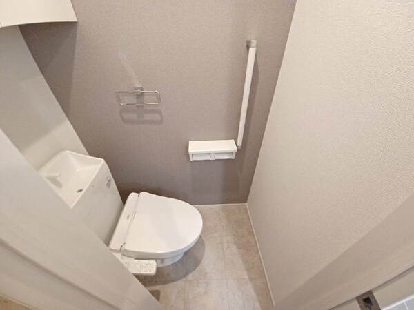 トイレ(同型参考写真)