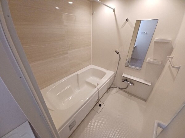 バス／シャワールーム等(同型参考写真)