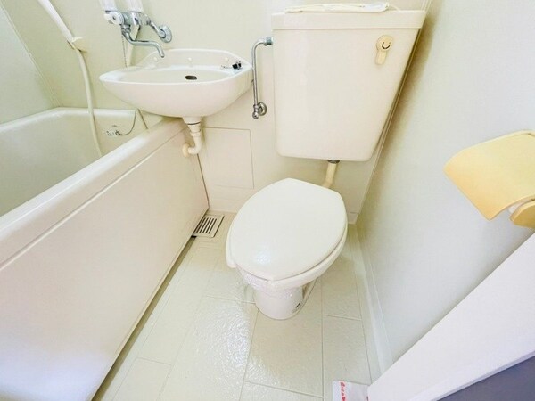 トイレ(同型参考写真)