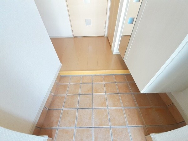 玄関(同物件別部屋タイプ)