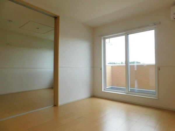 居室・リビング(同タイプ部屋写真です。)