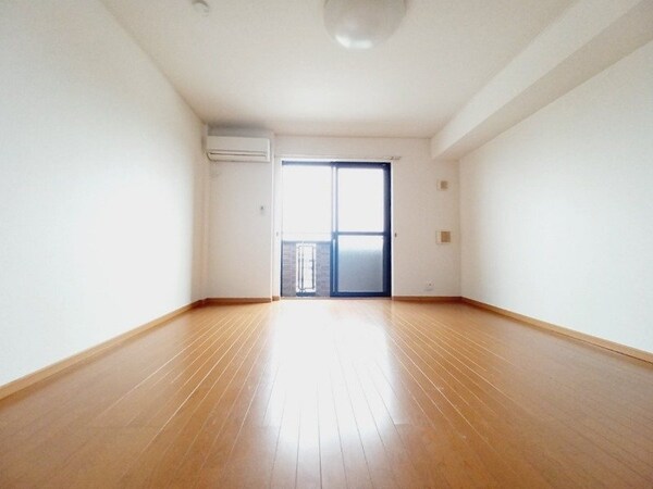 居室・リビング(同物件別部屋写真)