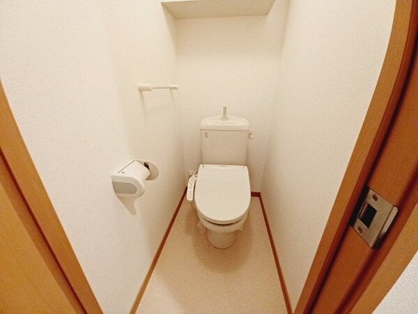 トイレ(同物件別部屋写真)