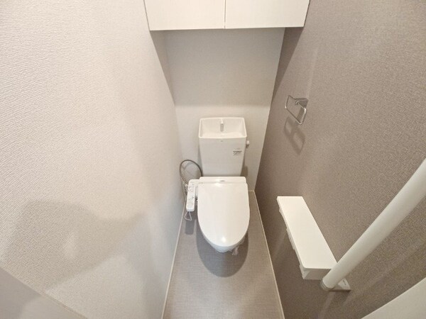 トイレ(同物件別部屋写真)