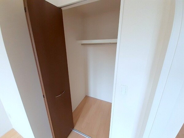 収納(同物件別室写真)