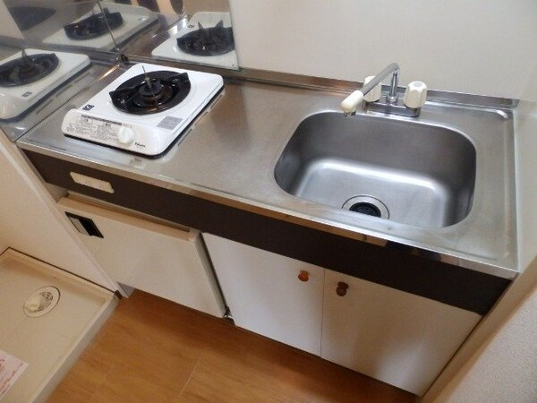 キッチン(同物件別部屋参考写真です。)