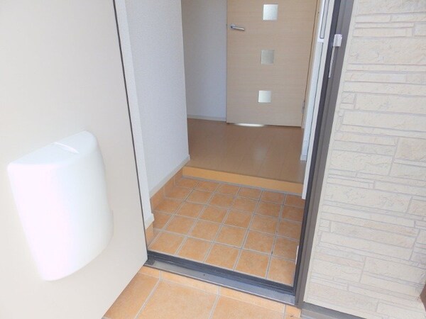 玄関(同型部屋写真です。)