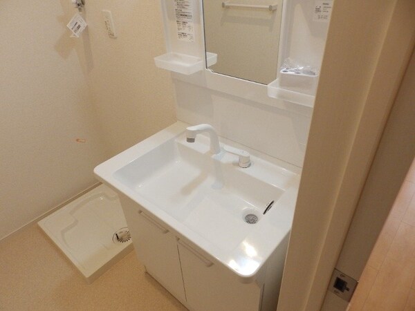 洗面所(同物件別室反転タイプ画像)