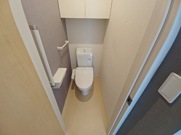 トイレ(同型参考写真)