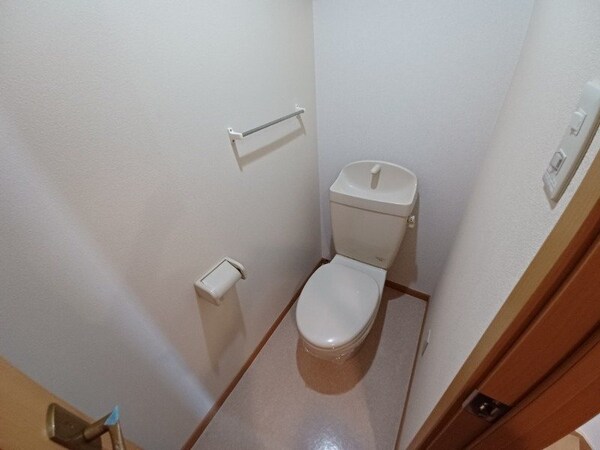 トイレ(同物件別部屋参考写真です。)