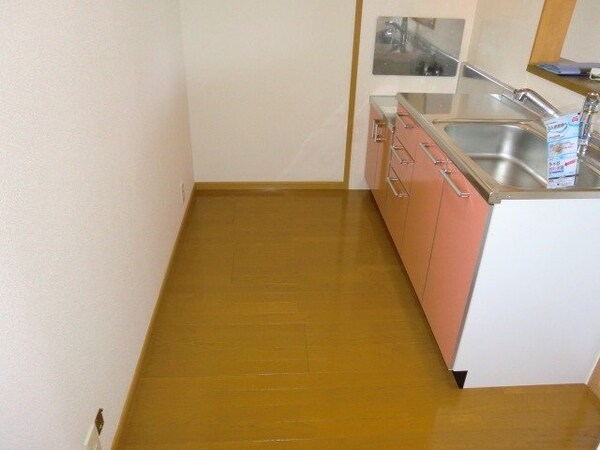 キッチン(同物件別部屋写真)