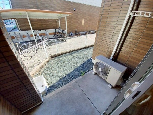 庭(同型反転写真)