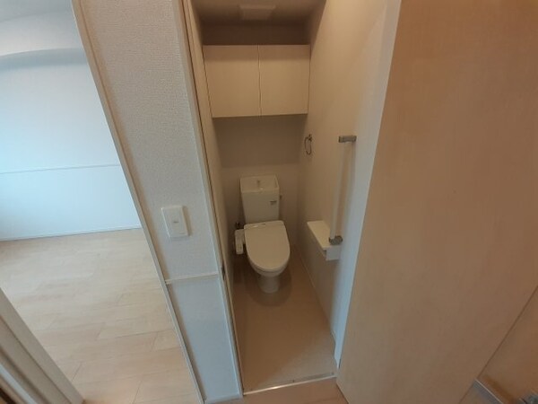 トイレ(同型参考写真)