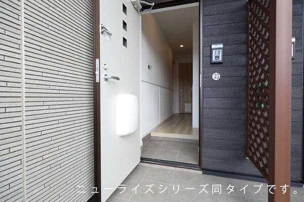 玄関(同型タイプの画像です)