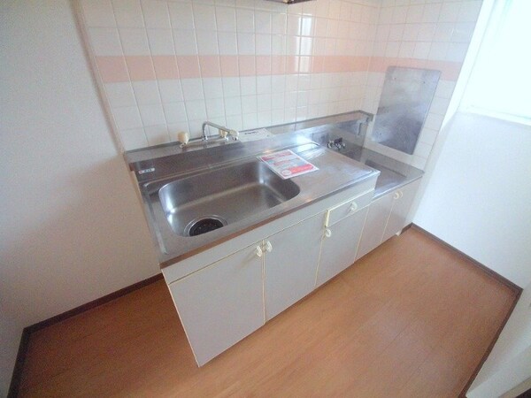 キッチン(同建物の別部屋写真です)