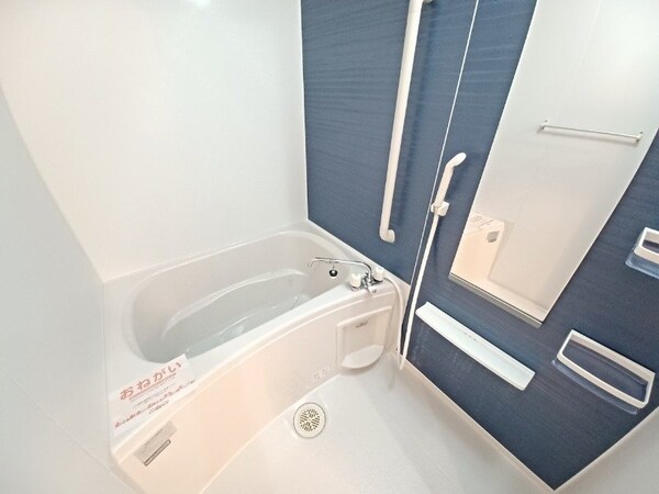 バス／シャワールーム等(同型参考写真)