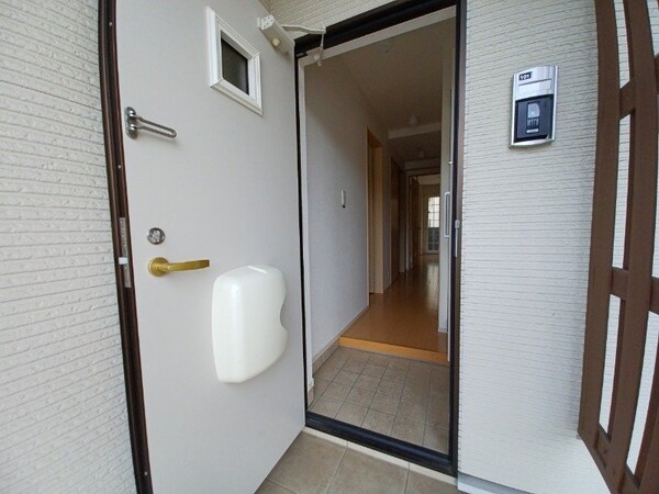 玄関(同タイプ別部屋参考写真です)