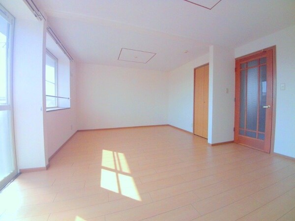 居室・リビング(同物件別部屋タイプ)