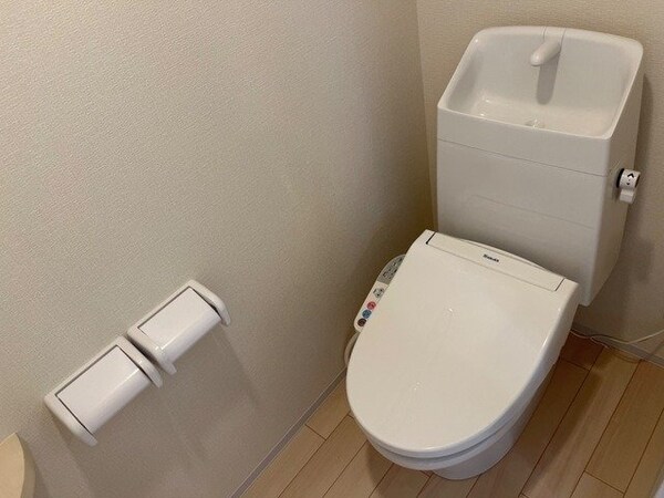 トイレ(同型参考写真です。)