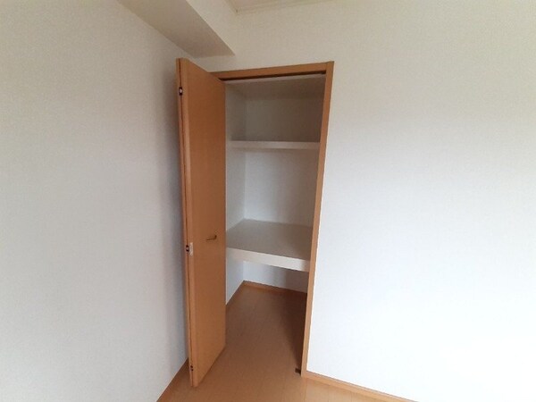 収納(同型参考写真)