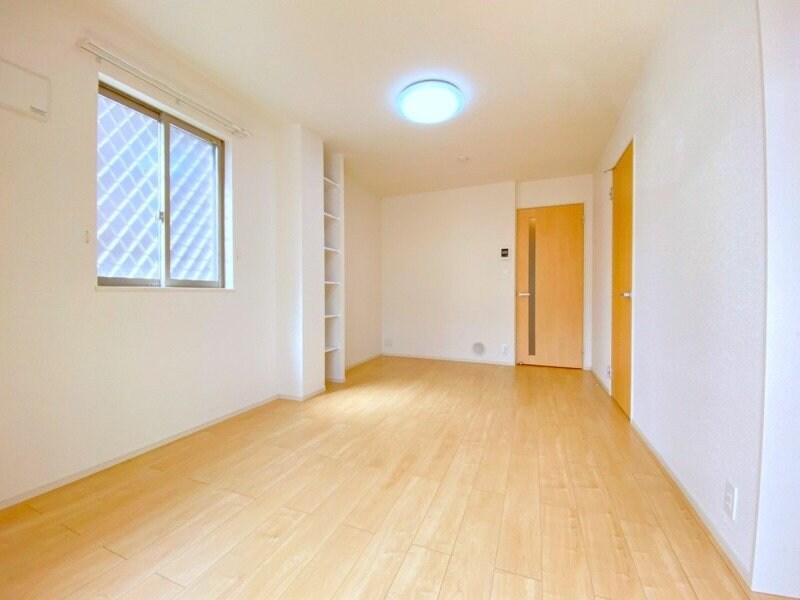 物件内観写真5　(同型、反転タイプの部屋写真)